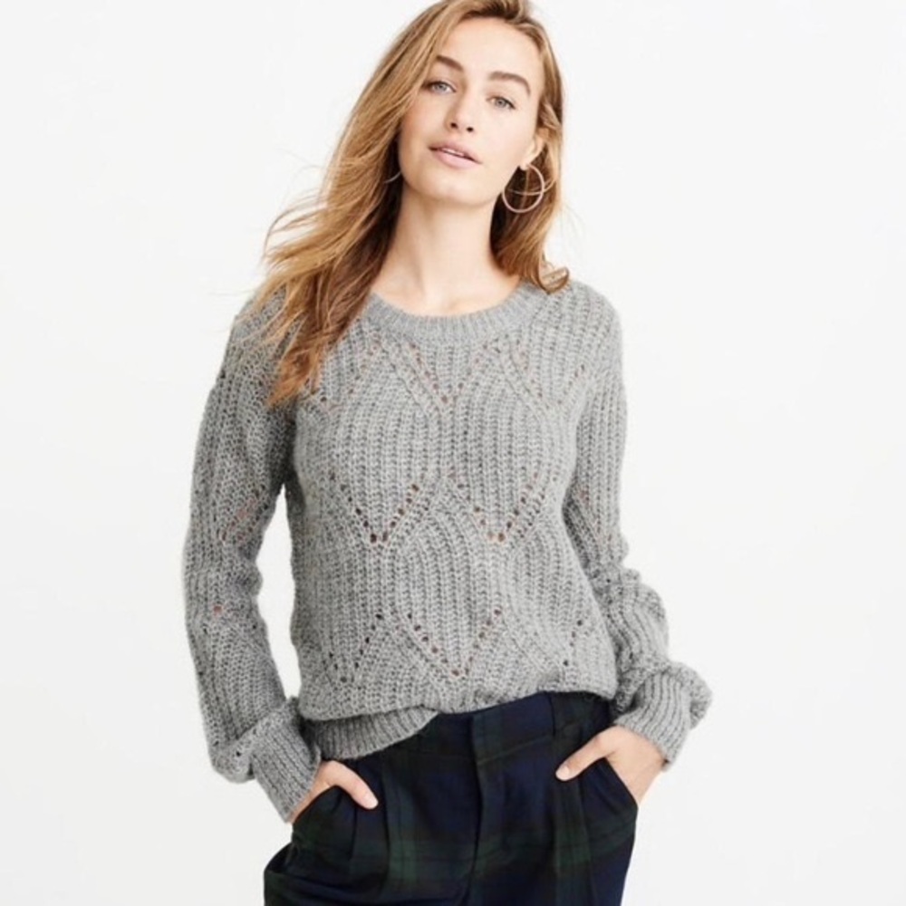 Abercrombie & Fitch Gray Knit Sweater